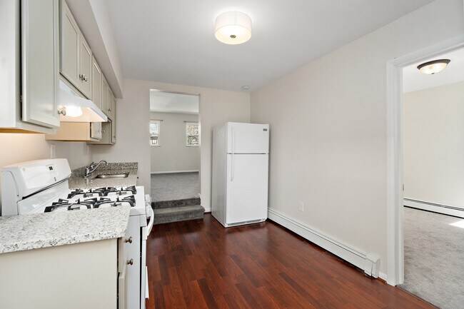 Building Photo - 350 Chestnut St