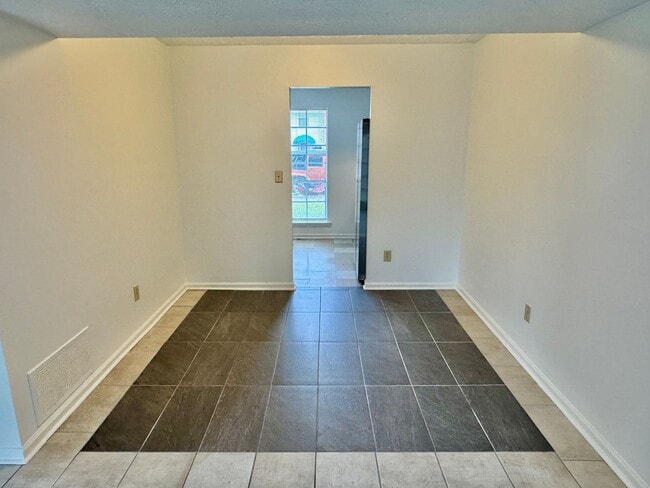 Building Photo - 3-Bedromm 2.5 bath with the Perfect Mix of...