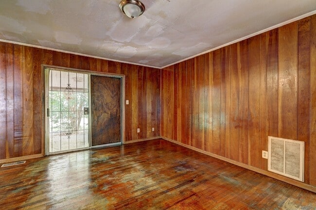 Building Photo - 2511 Derrell Dr