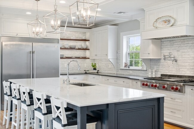 Building Photo - 205 Sohier St