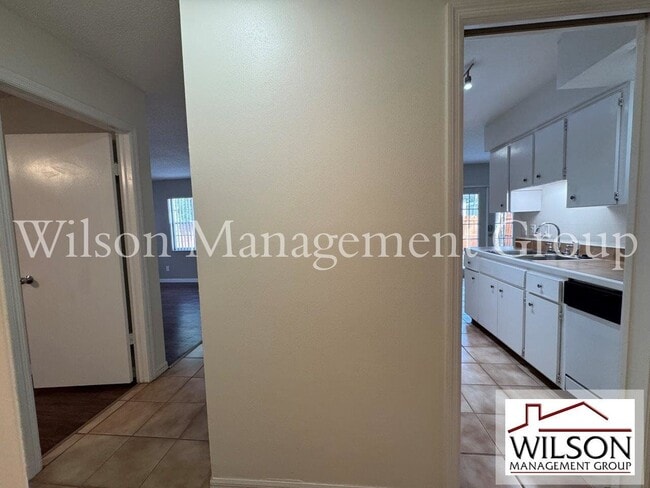 Building Photo - 623 Rugby St