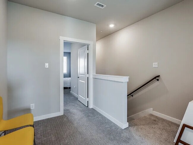 Building Photo - 870 Dulaney Ct