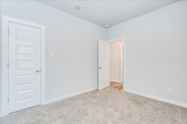 Building Photo - Amazing home ready to move in!