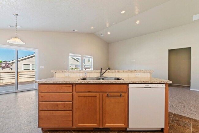 Building Photo - Available July 5th, 3bd/2b Meridian Home