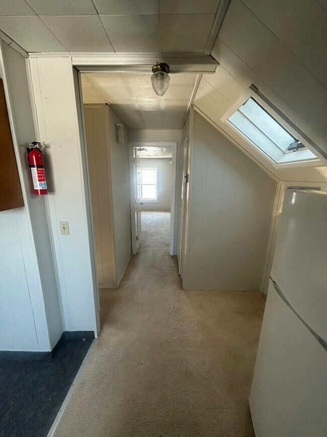 Building Photo - 58 Main St