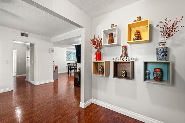 Building Photo - 1250 Stratford Ln