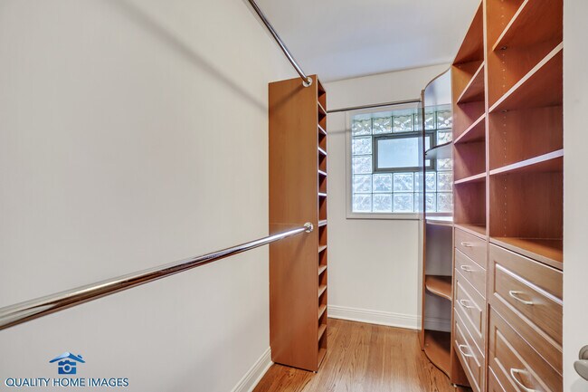 Building Photo - 335 Brookside Ln