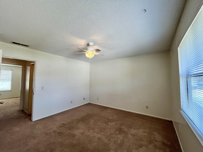 Building Photo - 901 Olmstead Dr