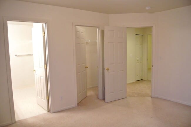 Building Photo - Spacious 3 bedroom in SE Albany