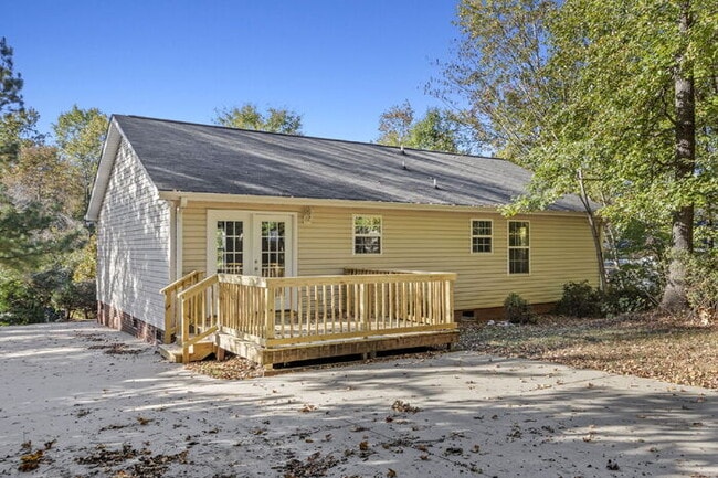 Building Photo - 3BR/2BA Home with Deck & Storage Shed in P...