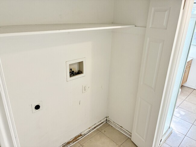 Building Photo - 631 N 120 E