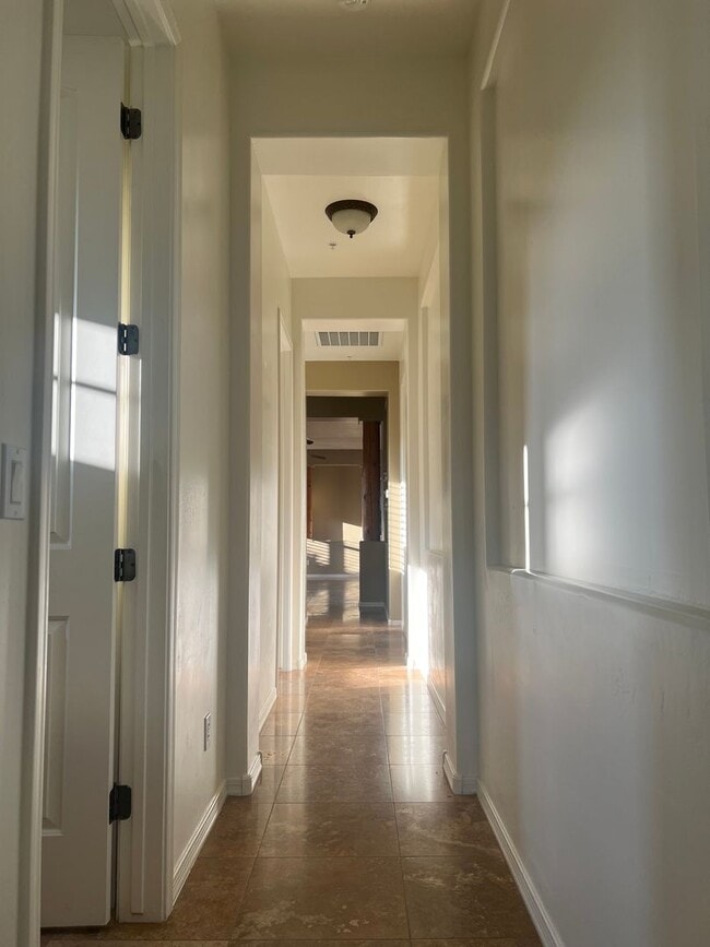 Building Photo - Unfurnished, 1-year long-term rental