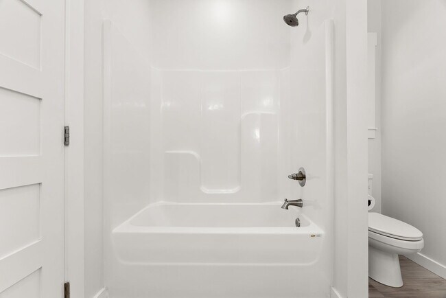 Building Photo - 2566 Oak St