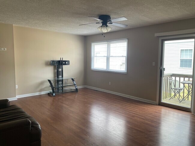 Building Photo - 206 Stone Gate Cir