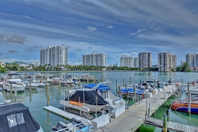 Building Photo - 18031 Biscayne Blvd