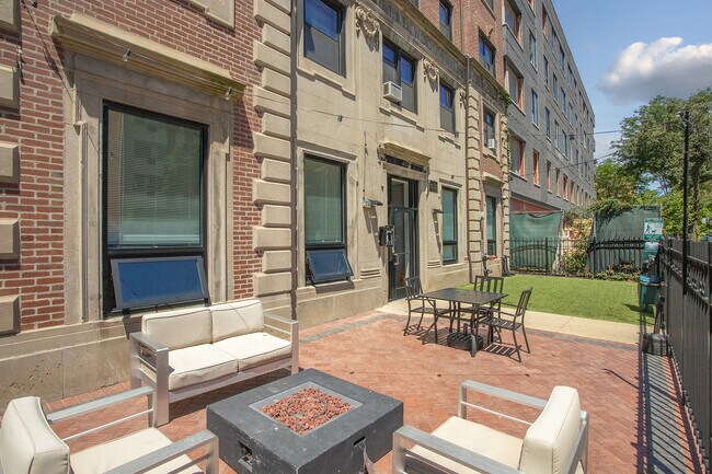 Building Photo - 6026 N Winthrop Ave