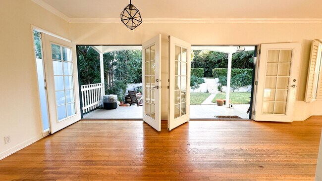 Building Photo - Classic View Park Rental