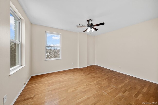 Building Photo - 402 Jericho Tpke