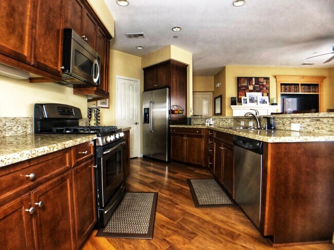 Large Kitchen - 15213 Linden Way