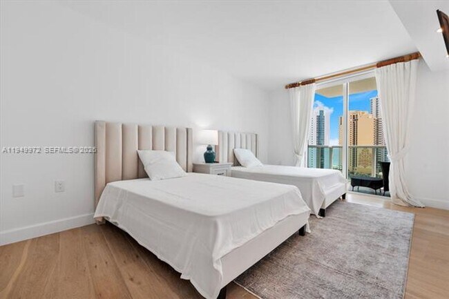 Building Photo - 200 Sunny Isles Blvd