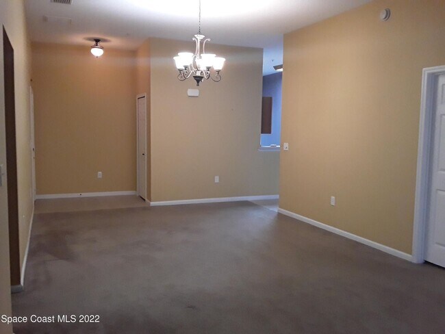 Building Photo - Ground floor corner unit