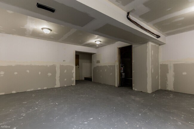 Building Photo - 3 br, 2.5 bath House - 8655 Ritchboro Rd