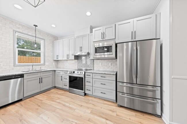 Building Photo - 305 Willingham Dr