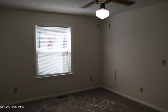 Building Photo - 933 Perrin Dr