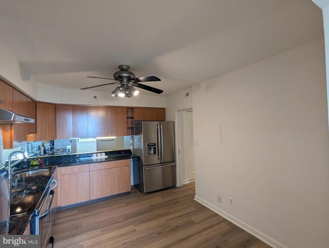 Building Photo - 3709 S George Mason Dr