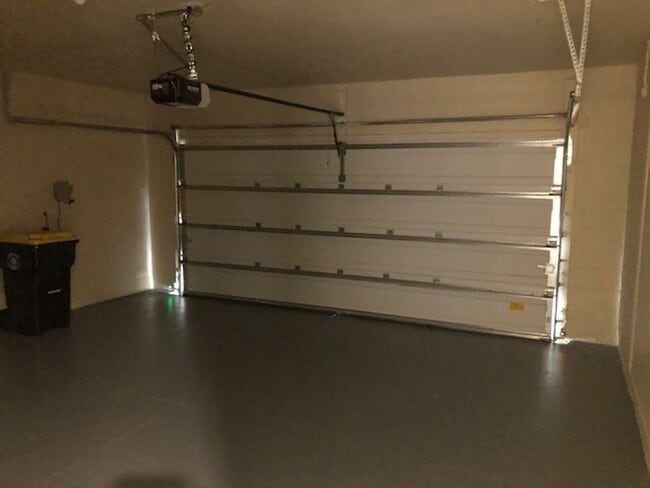 Building Photo - 4/2 with great FENCED in yard and upgraded!