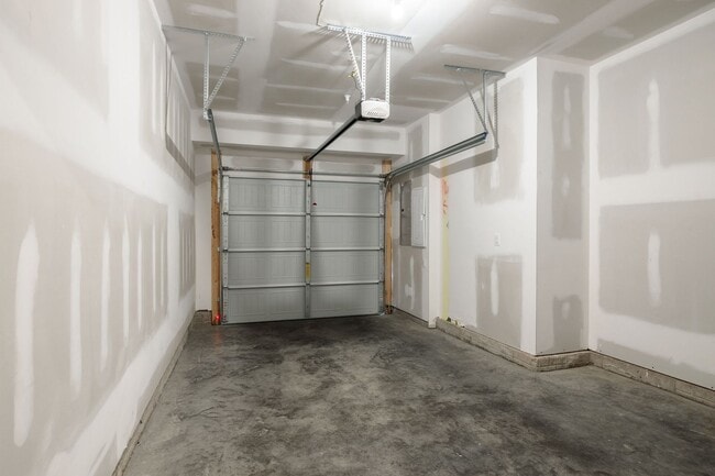 Building Photo - Gorgeous 3 Bedroom Townhome in Henrico!