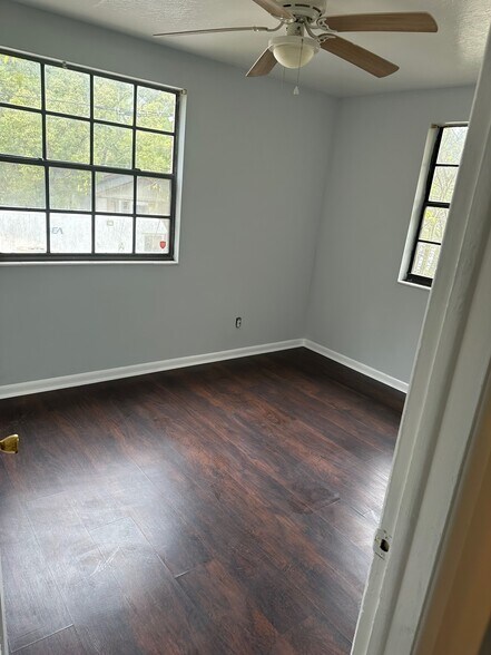 Building Photo - 2984 Myra St