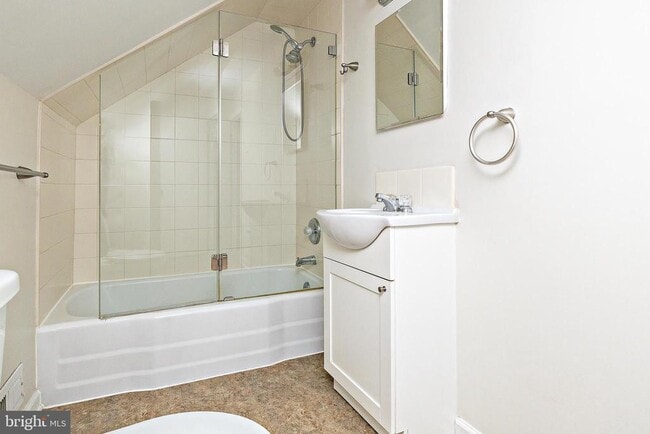 Building Photo - 1305 Sylvan Dr