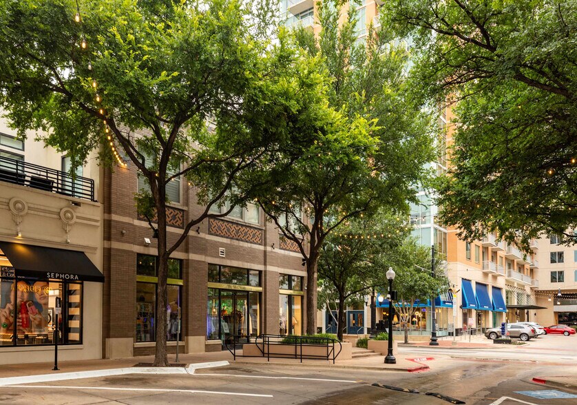 Building Photo - 3700 McKinney Ave