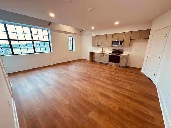 Building Photo - Fox Apartments, New One Bedroom Units, Dow...