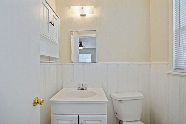 Building Photo - 4425 NW 31st St