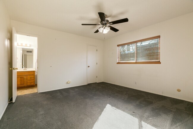 Building Photo - 1612 Pablo Ct NE