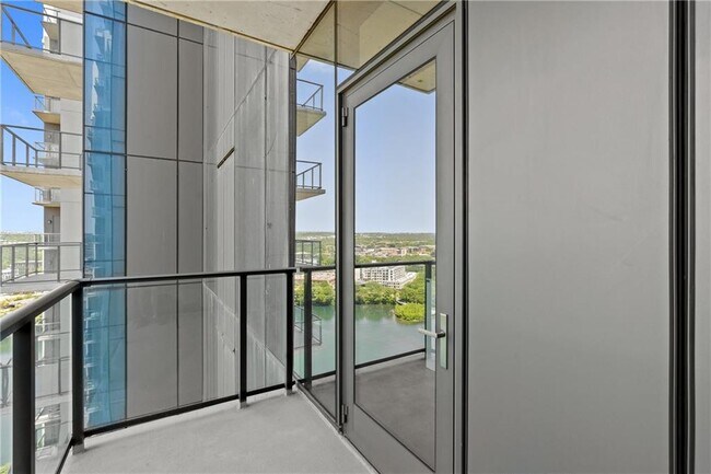 Building Photo - 44 East Ave