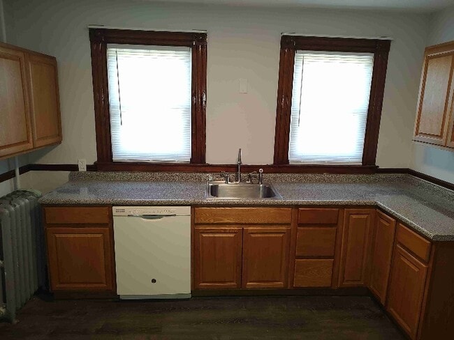 Building Photo - 223 Poquonock Ave