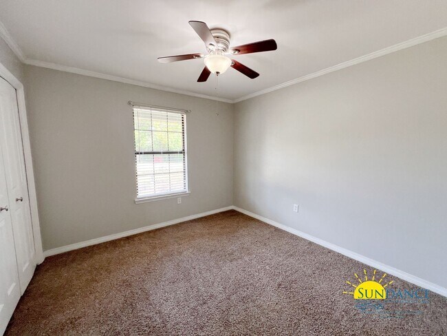 Building Photo - Charming 3 Bedroom Home in Countryview Estates community with Solar Panels!