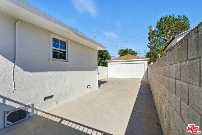 Building Photo - 7020 Bertrand Ave