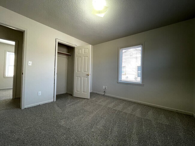 Building Photo - 317 W 18th St