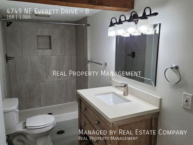 Building Photo - 4749 NE Everett Dr