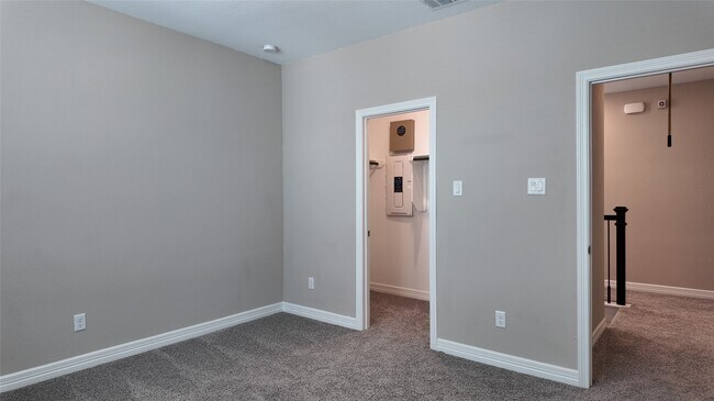 Building Photo - 360 Mallorn Ln