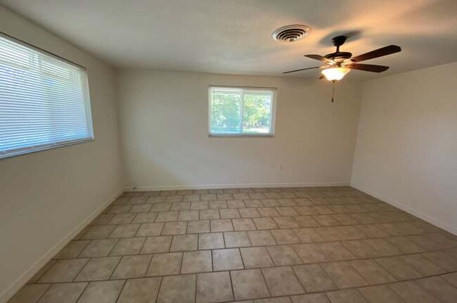 Building Photo - 1835 Neptune Dr