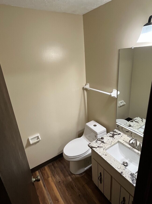 1/2 Bathroom - 3197 Cedar Grove Pl S