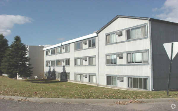 Building Photo - Minnetonka Heights