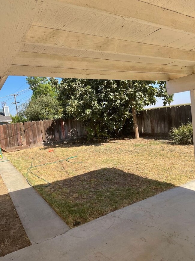 Building Photo - NOW AVAILABLE!! Very Nice Home In Gustine