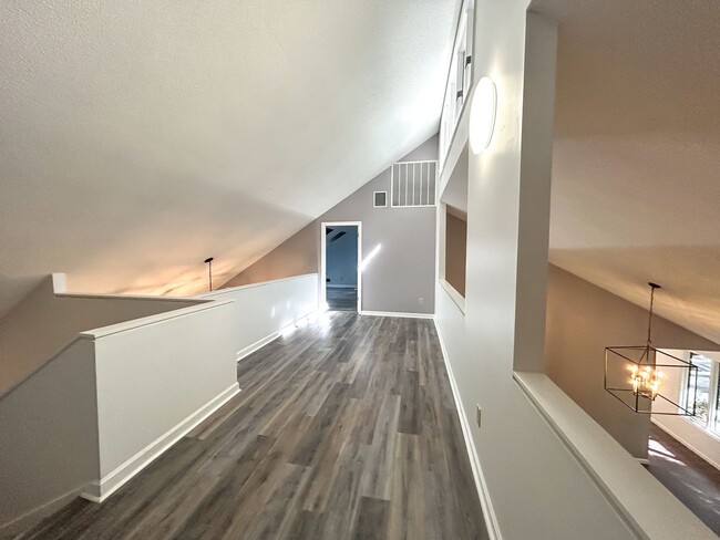Building Photo - Spacious Contemporary Home in a Private Wo...