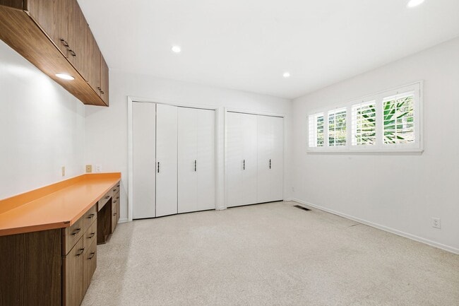 Building Photo - Alto Cedro Estate Lease